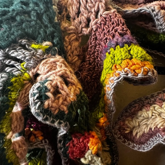 Vintage artkisan crocheted free form long scarf - Picture 4 of 6